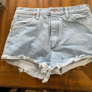 Light color wrangler shorts.